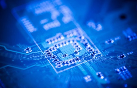 Đất hiếm được sử dụng trong hàng loạt thiết bị công nghệ cao và công nghệ mới, từ máy nghe nhạc iPod cho tới tên lửa đạn đạo.