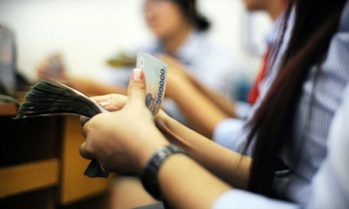 Hạ lãi suất, Việt Nam “nên thận trọng”