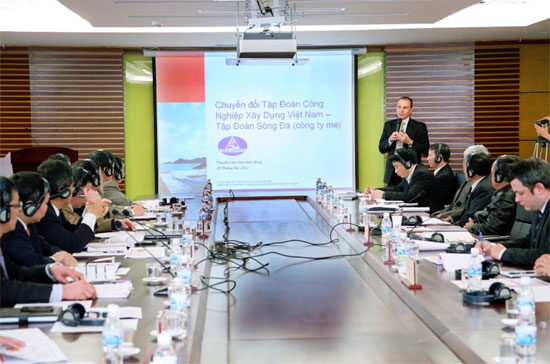 Hội thảo khởi động dự án "Tư vấn chiến lược và tái cấu trúc Tập đoàn Xây dựng Công nghiệp Việt Nam". Nhìn một cách tổng thể, nhiều tập đoàn, tổng công ty khác chưa thấy khởi động gì nhiều như trường hợp này.