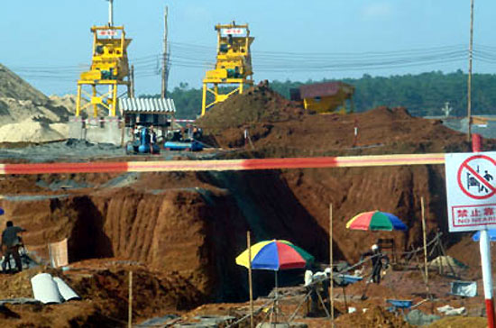 Nhà máy Tân Rai, đặt tại Lâm Đồng, do công ty China Aluminum International Engineering (Chalieco) xây dựng.