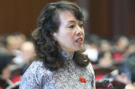 Trước sự sốt ruột của nhiều vị đại biểu khi lời hứa giảm quá tải tại bệnh viện được đưa ra từ nhiệm kỳ Quốc hội trước song đến nay chưa giải quyết được bao nhiêu, bà Tiến nhiều lần nhấn mạnh lý do từ tâm lý người dân.