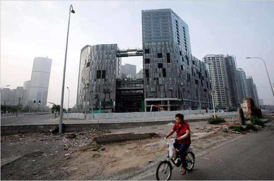 Chủ trương kiểm soát sốt địa ốc của Trung Quốc đang gây ra những "tác dụng phụ" không mong muốn.