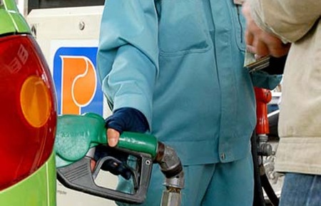 Xăng A92 sẽ có mức giá mới là 23.800 đồng/lít, dầu diesel là 21.900 đồng/lít, dầu hỏa là 21.400 đồng/lít, dầu mazut là 19.200 đồng/kg.