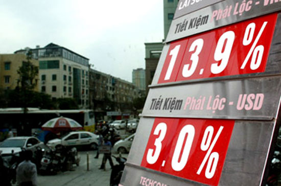 Cách đây một tuần, vào ngày 6/3, Thống đốc Nguyễn Văn Bình đã thông báo lãi suất sẽ đồng loạt giảm 1% "trong một vài ngày tới".