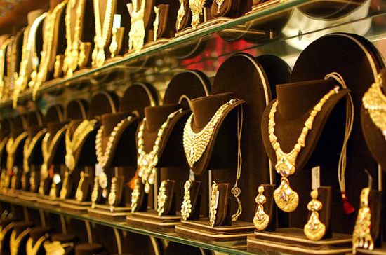 Và mỗi khi tới lễ hội Diwali, khu chợ Zaveri Bazaar ở thành phố Mumbai, trung tâm tài chính của quốc gia Nam Á này, lại trở nên sôi động khác thường - Ảnh: SAI.