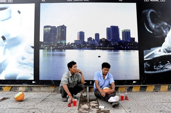 "Giá như hoạt động vay nợ bất cẩn chỉ nằm trong khu vực quốc doanh, thì tình hình dù tệ cũng có thể kiểm soát được. Tuy nhiên, ngay cả các công ty ngoài quốc doanh ở Việt Nam cũng đang ngập trong nợ nần" - Ảnh: Getty.