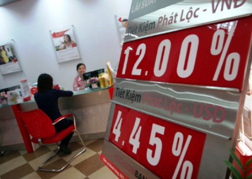 Không phải ngẫu nhiên mà dư luận những ngày gần đây đề cập nhiều đến giả thiết bỏ trần lãi suất huy động và áp trần lãi suất cho vay.