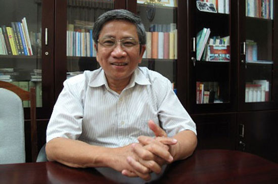 GS. Nguyễn Minh Thuyết - theo giới thiệu của Phó chủ nhiệm Văn phòng Quốc hội Nguyễn Sỹ Dũng - là người đã tạo dựng được hình ảnh rất tốt trước công chúng, “cứ nói là cử tri nghe, cứ viết là cử tri đọc”.