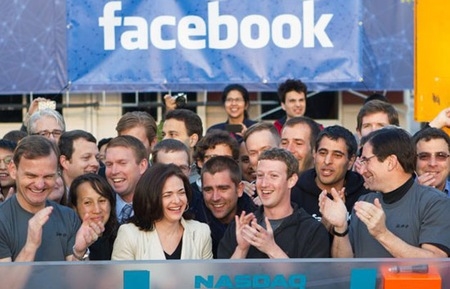 Nhiều người hoài nghi liệu giá trị cổ phiếu Facebook có bị thổi phồng trong đợt phát hành cổ phiếu lần đầu ra công chúng (IPO) hay không.