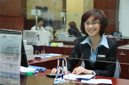 Thị trường đang chứng kiến nỗ lực lấn sân của khối ngân hàng thương mại cổ phần.