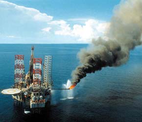 Trong giai đoạn 2003-2006, ngành dầu khí Việt Nam phát triển trong bối cảnh tương đối thuận lợi - Ảnh: Việt Tuấn.