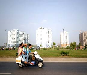 Sự phát triển mạnh mẽ của thị trường chứng khoán là một trong những yếu tố tác động đến sự tăng trưởng của thị trường bất động sản - Ảnh: Việt Tuấn.