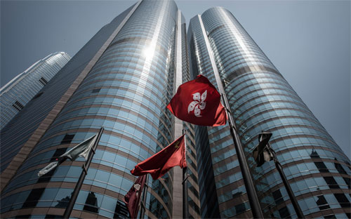 Hồng Kông từ lâu vốn nổi tiếng về luật bảo vệ quyền sở hữu trí tuệ mạnh,
 cánh cửa rộng mở đối với các dòng chảy thương mại và tài chính. 