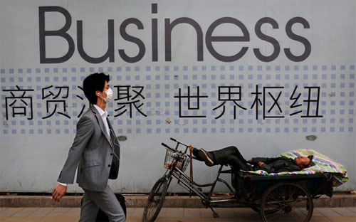 Dự báo mà ADB đưa ra tương ứng với cận dưới của mục tiêu tăng trưởng GDP 6,5-7% mà Bắc Kinh đề ra cho năm 2016 - Ảnh: NYT/AP.<br>