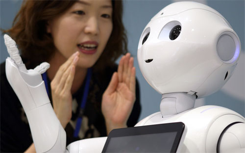 Nhật Bản đang là một trong những quốc gia đi đầu thế giới trong lĩnh vực robot - Ảnh: Japan Times.<br>