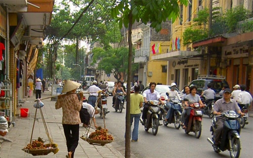 Trên một con phố ở Hà Nội.<br>