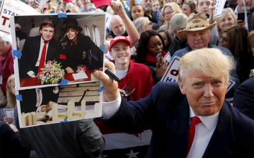 Donald Trump trong một chương trình vận động tranh cử ở New Hampshire ngày 17/2 - Ảnh: Reuters.<br>