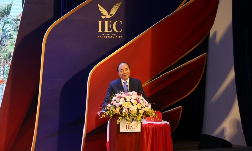 Thủ tướng thăm tổ hợp giáo dục quốc tế IEC Quảng Ngãi