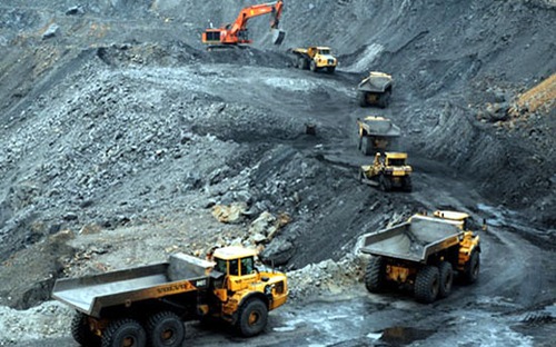 Mỗi năm ngành than khai thác khoảng 40 triệu tấn, nhưng nửa đầu năm nay đã tồn kho hơn 10 triệu tấn,trong đó riêng của TKV là 9,3 triệu tấn.<br>