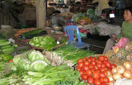 Rau củ ở các chợ tại Hà Nội hiện đã tăng thêm khoảng 1.000- 2.000 đồng/kg.