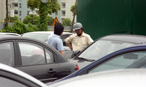 Thị trường ôtô chông chênh chờ “chốt”