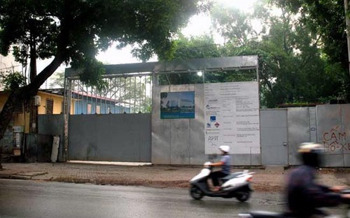 Chỉ vì địa điểm xây dựng, dự án khách sạn SAS đã trở thành một trong những dự án tai tiếng nhất Hà Nội trong suốt 4 năm qua.<br>