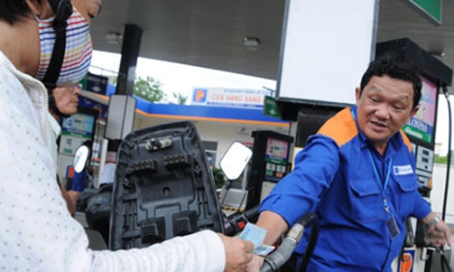 Điều hành giá xăng dầu: Bức xúc cử tri, tâm tư đại biểu