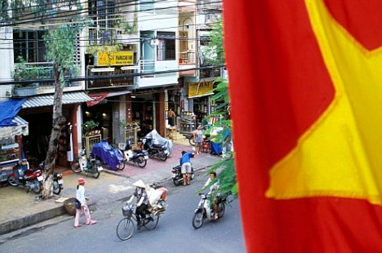 Người Việt Nam tuy "yêu" kinh tế thị trường, nhưng lại vẫn mong chờ nhà nước... bình ổn giá! - Ảnh: Daily Mail.