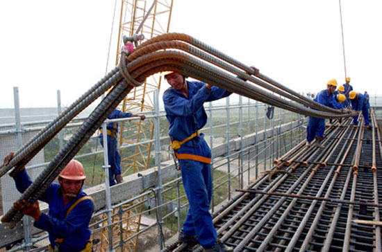 Chiếm tới một nửa dung lượng của đề án là 12 giải pháp chủ yếu tái cơ cấu nền kinh tế, chuyển đổi mô hình tăng trưởng.