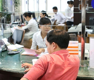 Giao dịch tại LienVietBank Hà Nội.