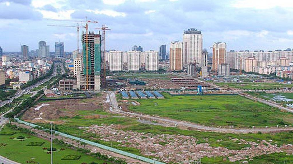 Uỷ ban Nhân dân thành phố giao Sở Tài chính theo dõi, kiểm tra, tổng hợp việc thực hiện quyết định.