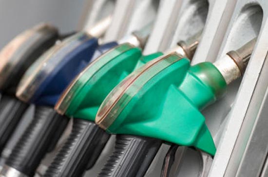 Tuyên bố giữ nguyên chương trình mua trái phiếu hàng tháng của Cục Dự trữ Liên bang Mỹ đã giúp giá xăng, dầu bật tăng mạnh.<br>