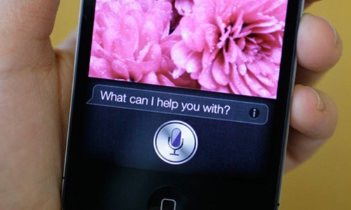 Apple phải vạ vì khen Siri quá lời