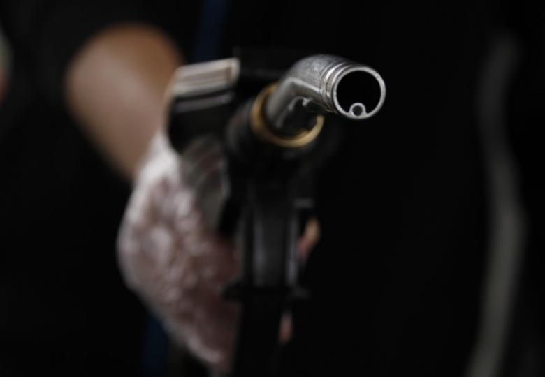 Nhu cầu dầu của thế giới tăng vững đang hỗ trợ tích cực cho nỗ lực “cứu” giá dầu của OPEC - Ảnh: Reuters.<br>