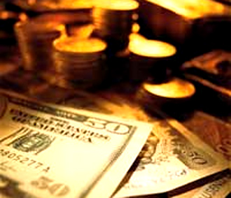 Kết thúc phiên giao dịch lúc rạng sáng nay theo giờ Việt Nam tại thị trường New York, giá vàng giao ngay giảm 22,9 USD/oz (2,5%) so với giá chốt phiên liền trước, còn 877,8 USD/oz.