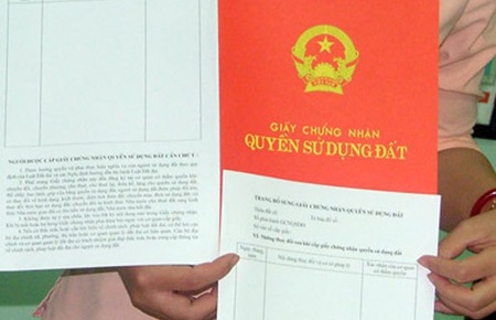 Việc cấp giấy chứng nhận quyền sử dụng đất hiện nay được thực hiện bởi hai cấp là tỉnh, thành phố hoặc các quận, huyện, thị xã.