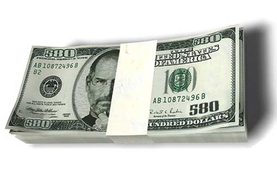 Tranh biếm họa với hình Steve Jobs, CEO của Apple trên tờ 100 USD. Dự trữ tiền mặt của Apple giờ lớn hơn của nhiều hãng công nghệ lớn khác.