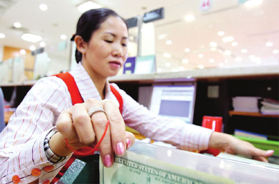 Các ngân hàng, kể cả ngân hàng thương mại nhà nước, đang thắt chặt cho vay lẫn nhau và điều kiện đưa ra khi cho vay là phải có tài sản đảm bảo.