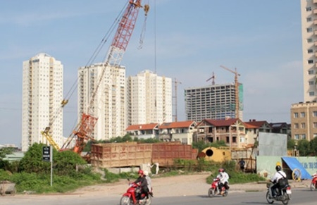 Theo Bộ Xây dựng, khi lợi nhuận kỳ vọng không còn, giá tài sản giảm đột ngột, các nhà đầu cơ đồng loạt rút khỏi thị trường dẫn đến thua lỗ, mất khả năng thanh toán cho các khoản vay.