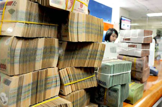 Từ giải pháp hành chính mang tính tình thế trước xáo trộn của thị trường, trần lãi suất đang trở thành giải pháp dài hạn.