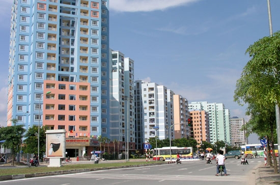 Tổng vốn đầu tư trực tiếp nước ngoài đăng ký trong lĩnh vực bất động sản của Việt Nam trong 6 tháng đầu năm 2011 chỉ đạt 305 triệu USD, một con số rất khiêm tốn so với mức trên 30 tỷ USD năm 2008, gần 10 tỷ USD năm 2009 và khoảng 5 tỷ USD năm 2010.