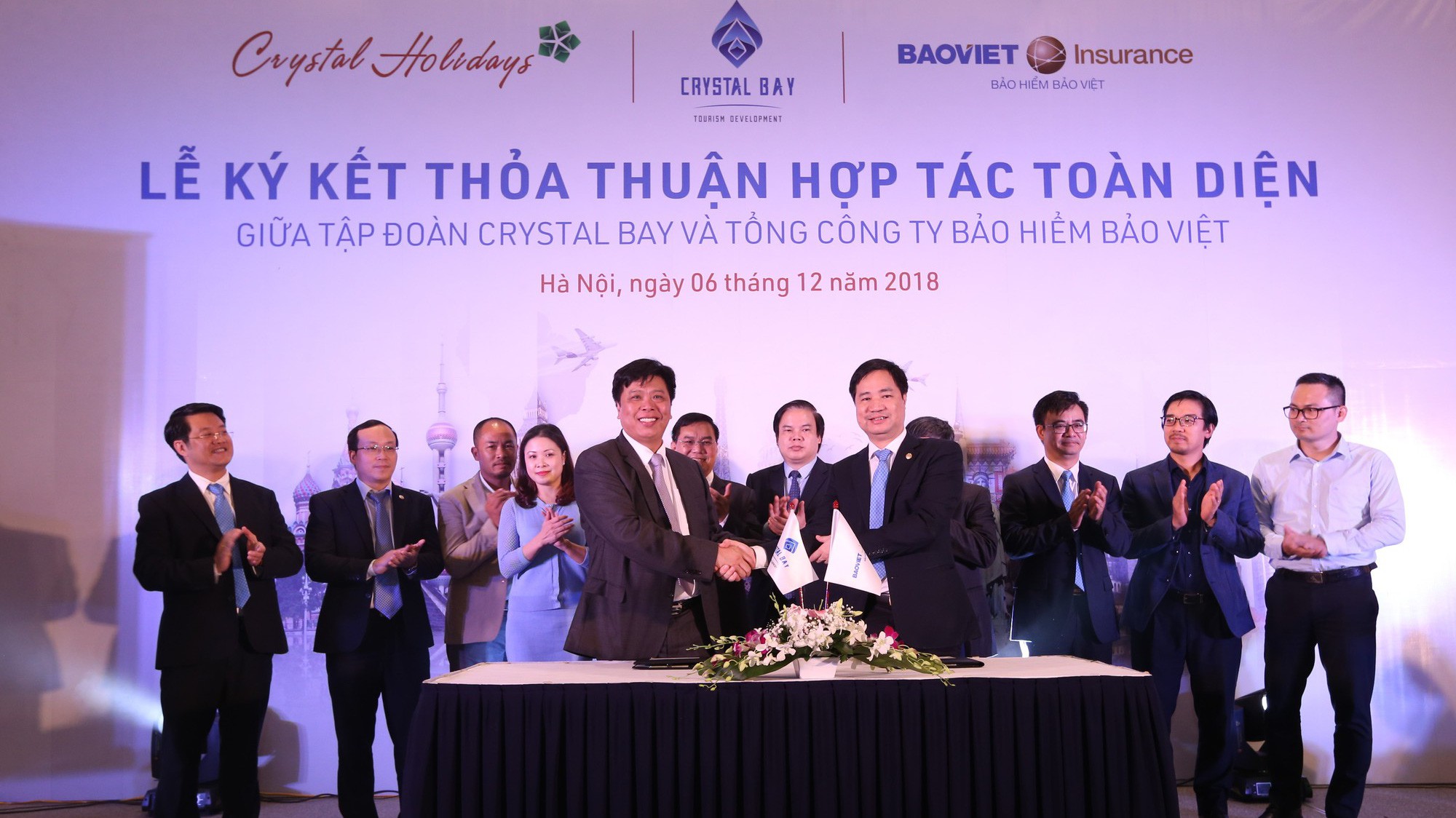 Đại diện lãnh đạo hai bên tại lễ ký kết.