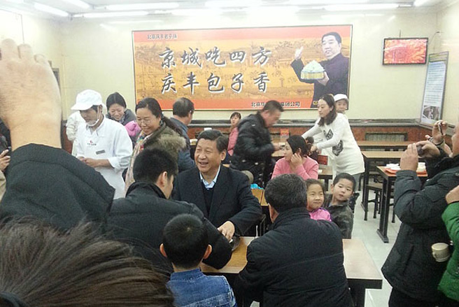 Chủ tịch Trung Quốc Tập Cận Bình tới ăn bánh bao tại một nhà hàng.