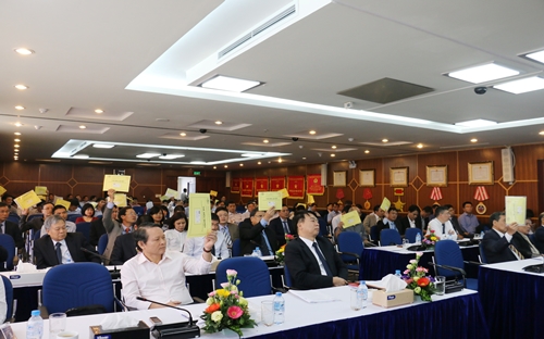 Biểu quyết tại Đại hội đồng cổ đông thường niên 2017 của Vinaconex.