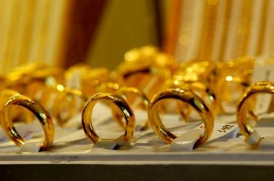 “Bão” giá vàng đã trở lại, nhưng các doanh nghiệp tỏ ra khá tự tin khi niêm yết giá mua và bán với mức chênh lệch không lớn như trong những đợt biến động giá mạnh trước đây.