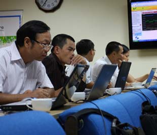 Việt Nam là một nước đang phát triển với thị trường chứng khoán còn non trẻ, vốn hóa thị trường còn thấp, khoảng 20% GDP so với bình quân 50% GDP của các nước trong khu vực.