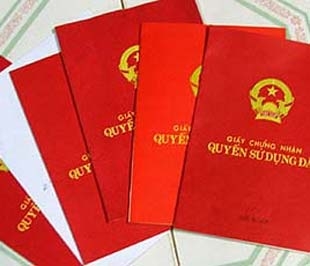 Hệ quả của việc cấp giấy chứng nhận quyền sử dụng đất một tên là người phụ nữ dễ mất quyền với đất đai trong mọi trường hợp, nhất là khi vợ chồng ly hôn hoặc góa bụa.