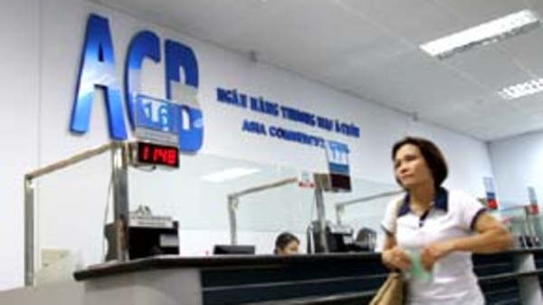 Quanh chuyện ngân hàng thương mại “lên đời”