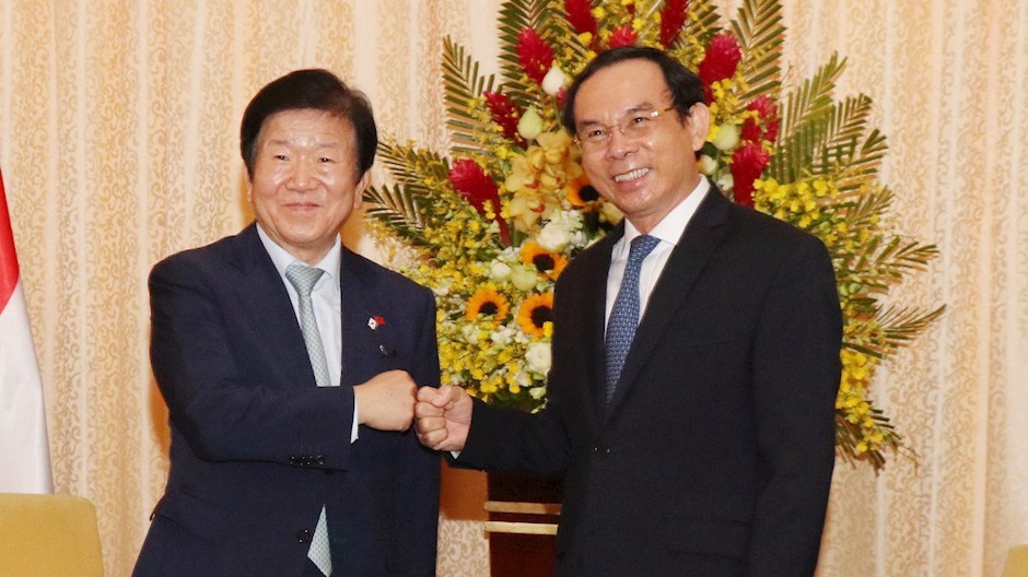 Bí thư Thành ủy TP.HCM Nguyễn Văn Nên và Chủ tịch Quốc hội Hàn Quốc Park Byeong-Seug tại buổi tiếp chiều 4/11 - Ảnh: Thành ủy TP.HCM. 