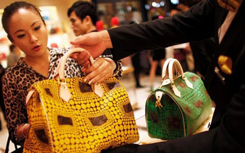 <p>Một thực tế làm đau đầu các nhà đầu tư khi có ý định xâm nhập vào thị trường 
Trung Quốc đó là một loạt các doanh nghiệp bất ngờ phát hiện những thương hiệu 
của mình đã bị ai đó bảo hộ.</p>
